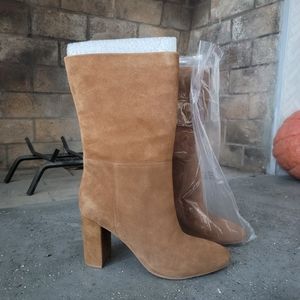 Mid-calf tan suede boot brand: Chinese Laundry